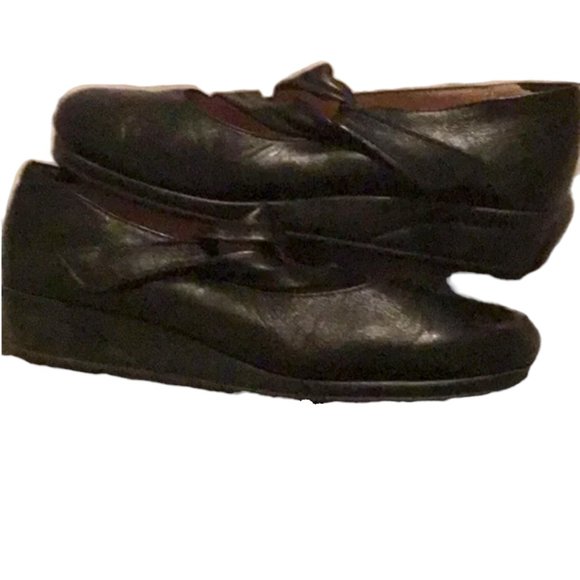 Beautifeel Shoes - Picture 2 of 3